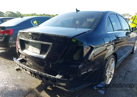 2013 Mercedes-Benz C 250 Luxury/Sport из США, поврежденный, VIN WDDGF4HB3DA810612